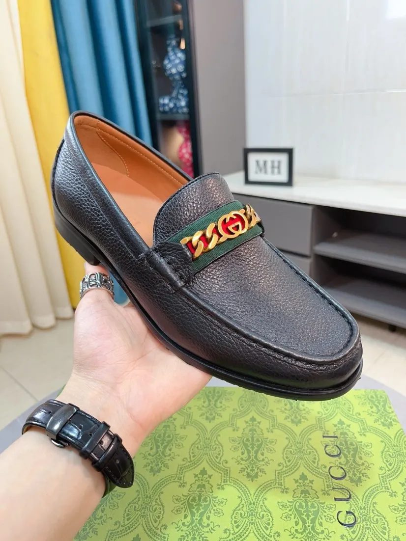 Men's shoes 💰500🌹🌹Niuli [GUCCI Gucci] A new style of formal men's leather shoes is coming~ The original quality upper is made of patent leather imported from Italy, the leather is soft and delicate, comfortable and soft first-layer cowhide lining, rubber wear-resistant outsole, the shoe shape is dignified and domineering, and the luxury charm cannot be concealed! The natural and free nouveau riche leads the trend. Code number: 38-44